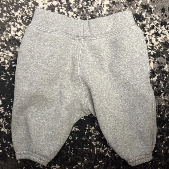 🌻Ralph Lauren Light Gray Baby Hoodie and Sweatpants Set - Picture 5 of 9